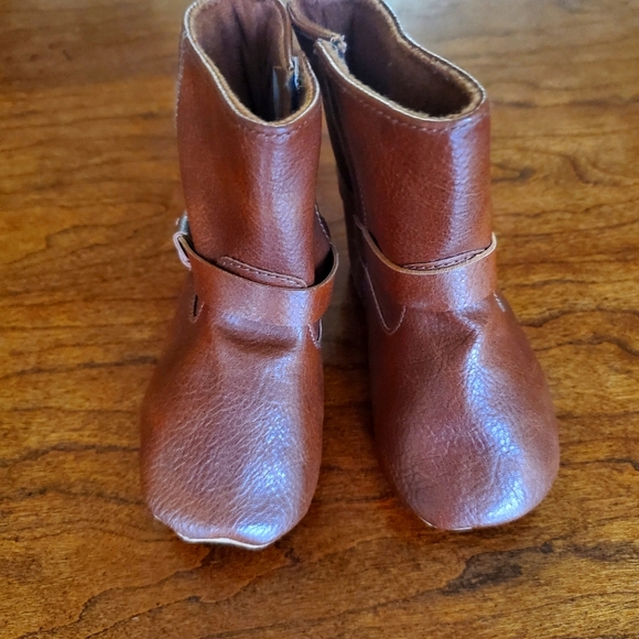Oldnavy Baby Girl Boots Size 18-24 Months - Picture 1 of 8